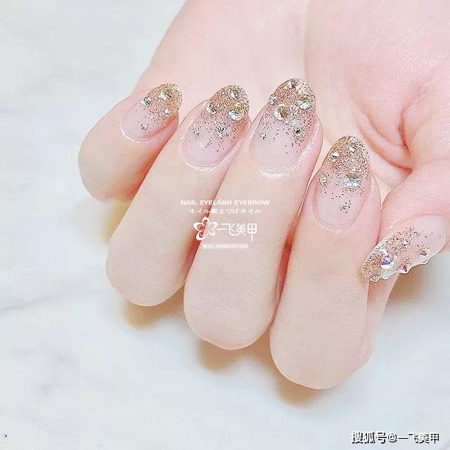 这些椭圆型美甲也太太太太显手长了吧