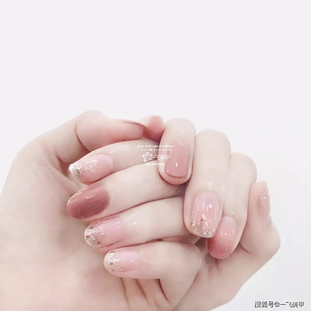 2020年的春季，短指甲做什么款好看？