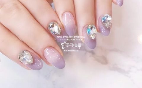 春天里我喜欢的淡紫色美甲