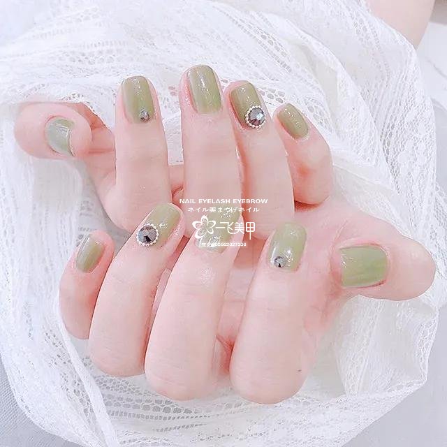 适合春天的3款绿色美甲，好养眼啊！