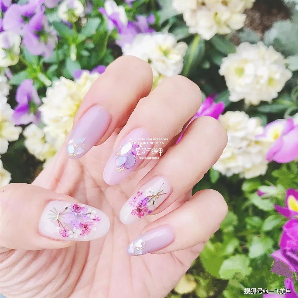 干花美甲要怎么搭才好看呢？