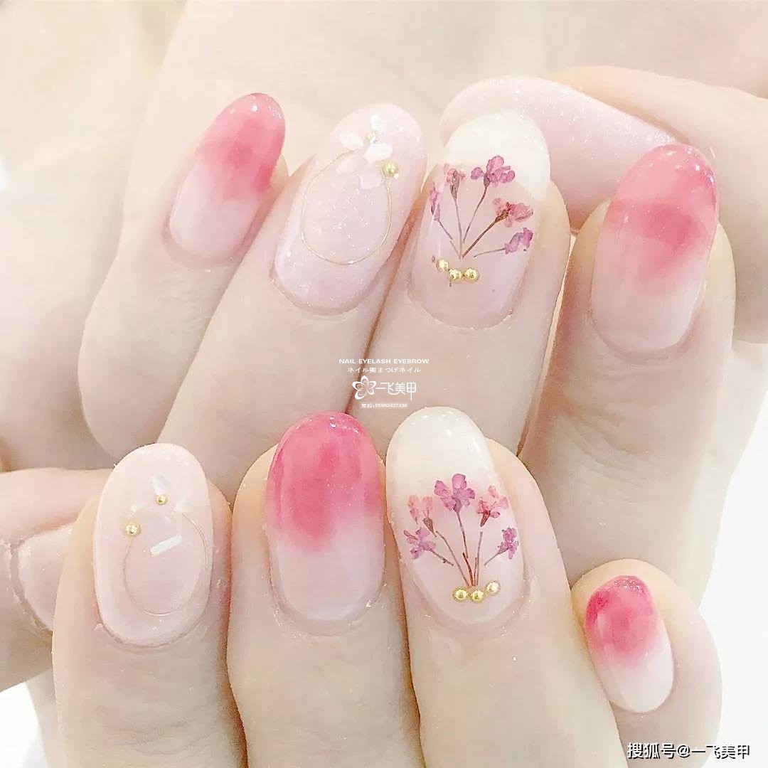 干花美甲要怎么搭才好看呢？