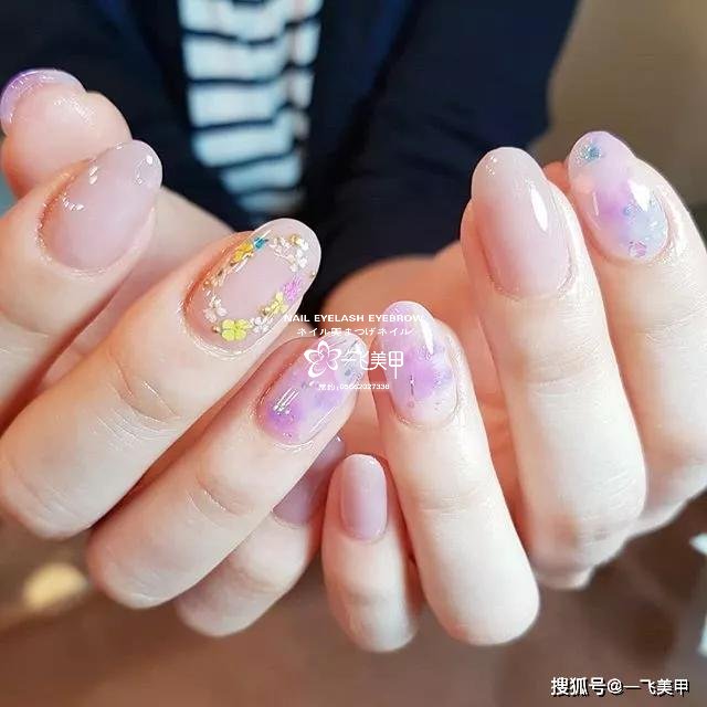 干花美甲要怎么搭才好看呢？