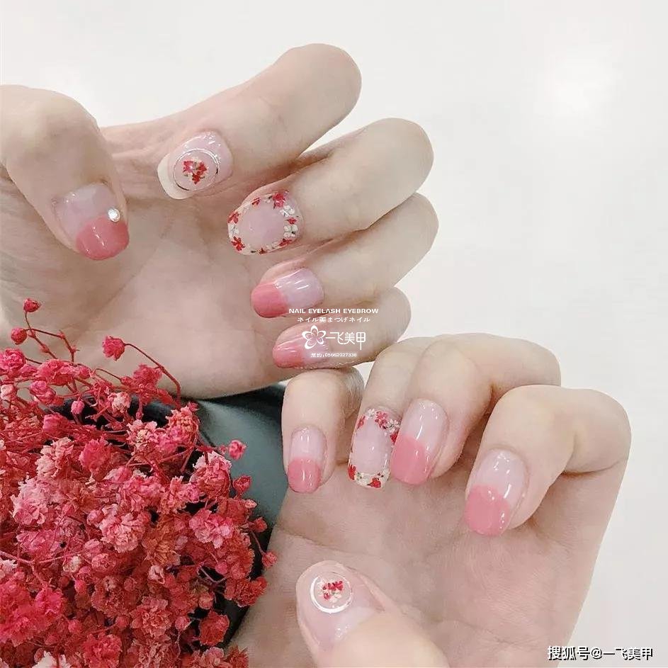 干花美甲要怎么搭才好看呢？