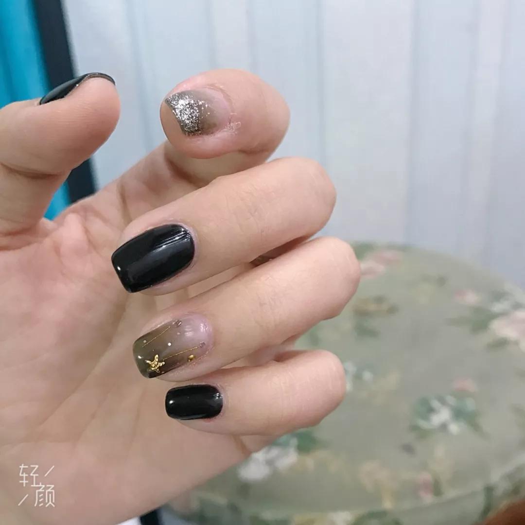 想不到透透的黑色美甲也能这么美！