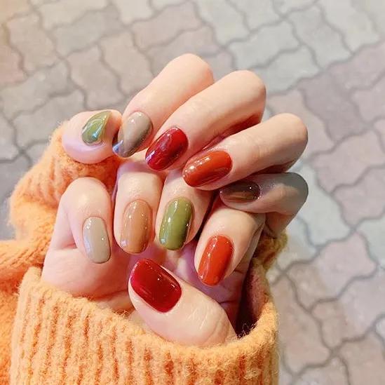 如何把春夏装进美甲里？糖果色系做到了
