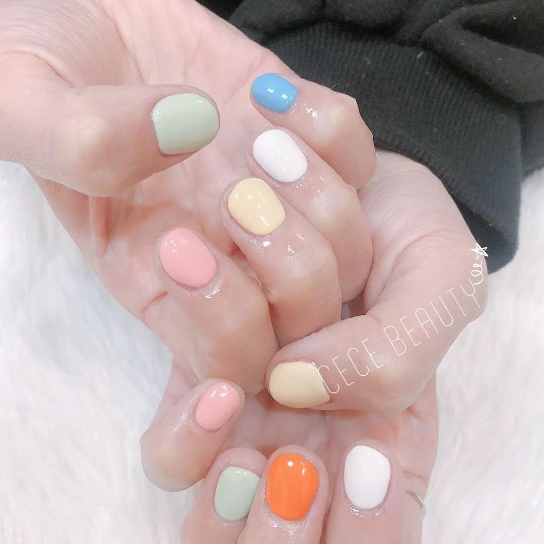 如何把春夏装进美甲里？糖果色系做到了