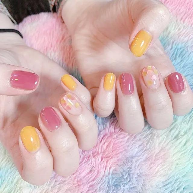 如何把春夏装进美甲里？糖果色系做到了