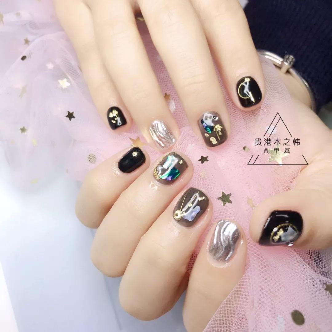 想不到透透的黑色美甲也能这么美！