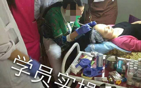 学员实操练习发际线技术中