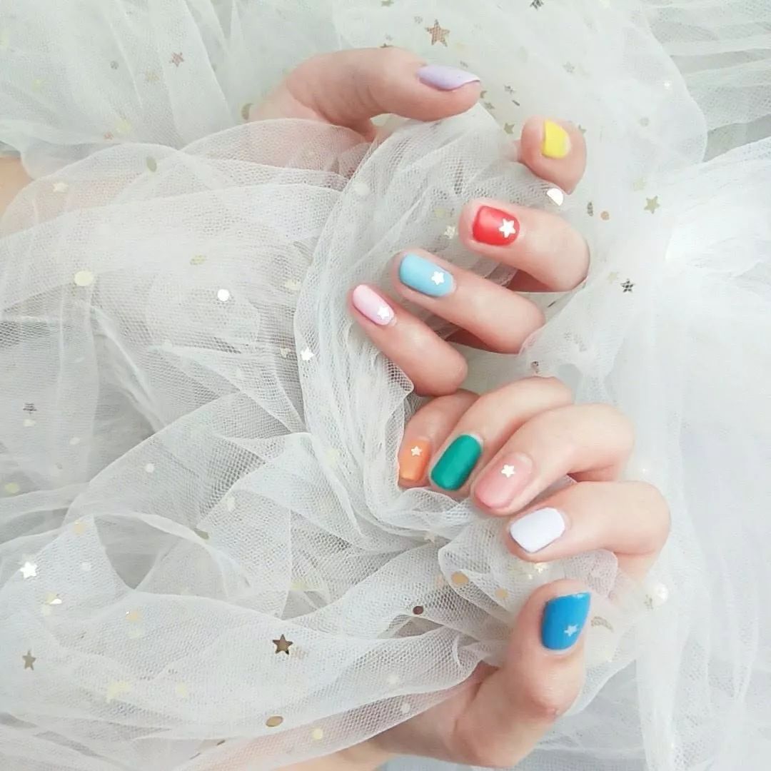 快看！彩虹色系、小清新美甲是你喜欢的风格吗？