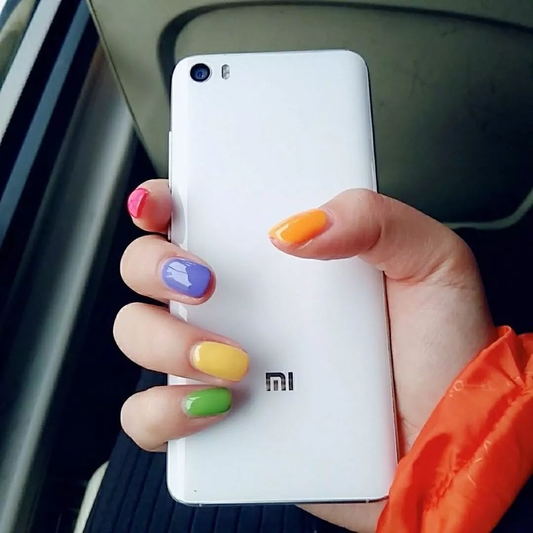 快看！彩虹色系、小清新美甲是你喜欢的风格吗？