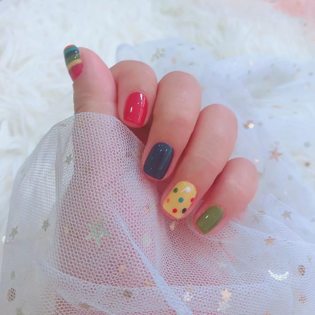 快看！彩虹色系、小清新美甲是你喜欢的风格吗？