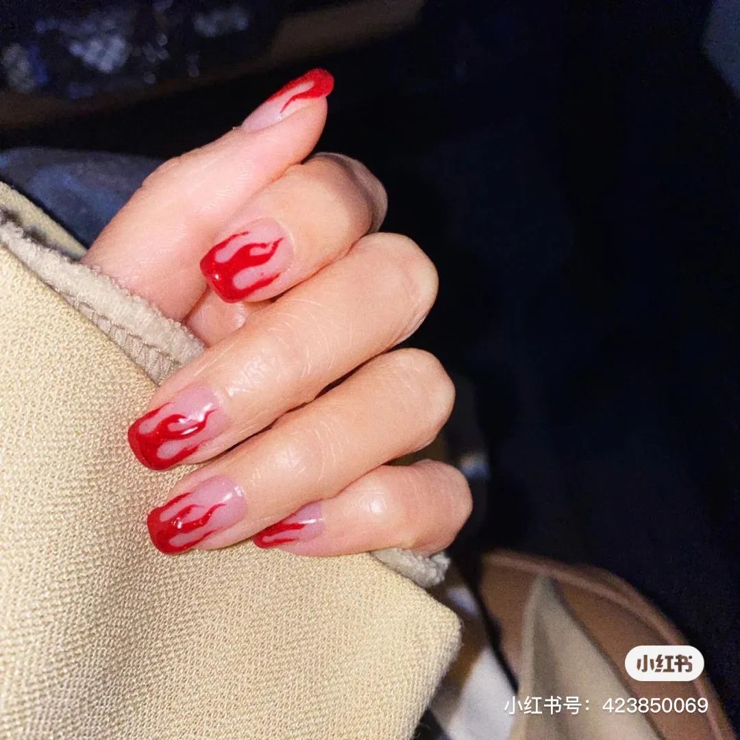 Lisa、宋妍霏……同款美甲，我都给你们扒出来了！