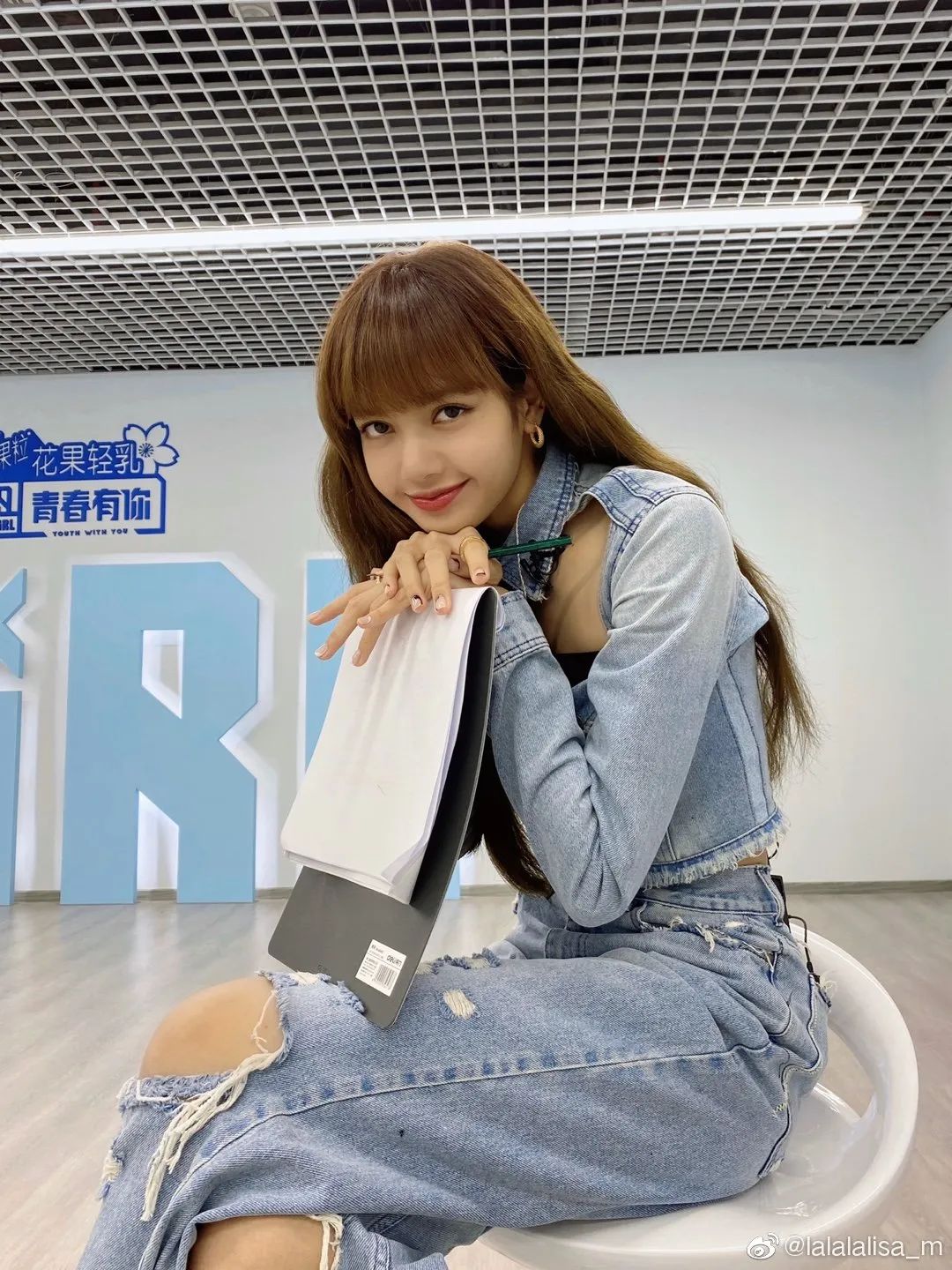 Lisa、宋妍霏……同款美甲，我都给你们扒出来了！