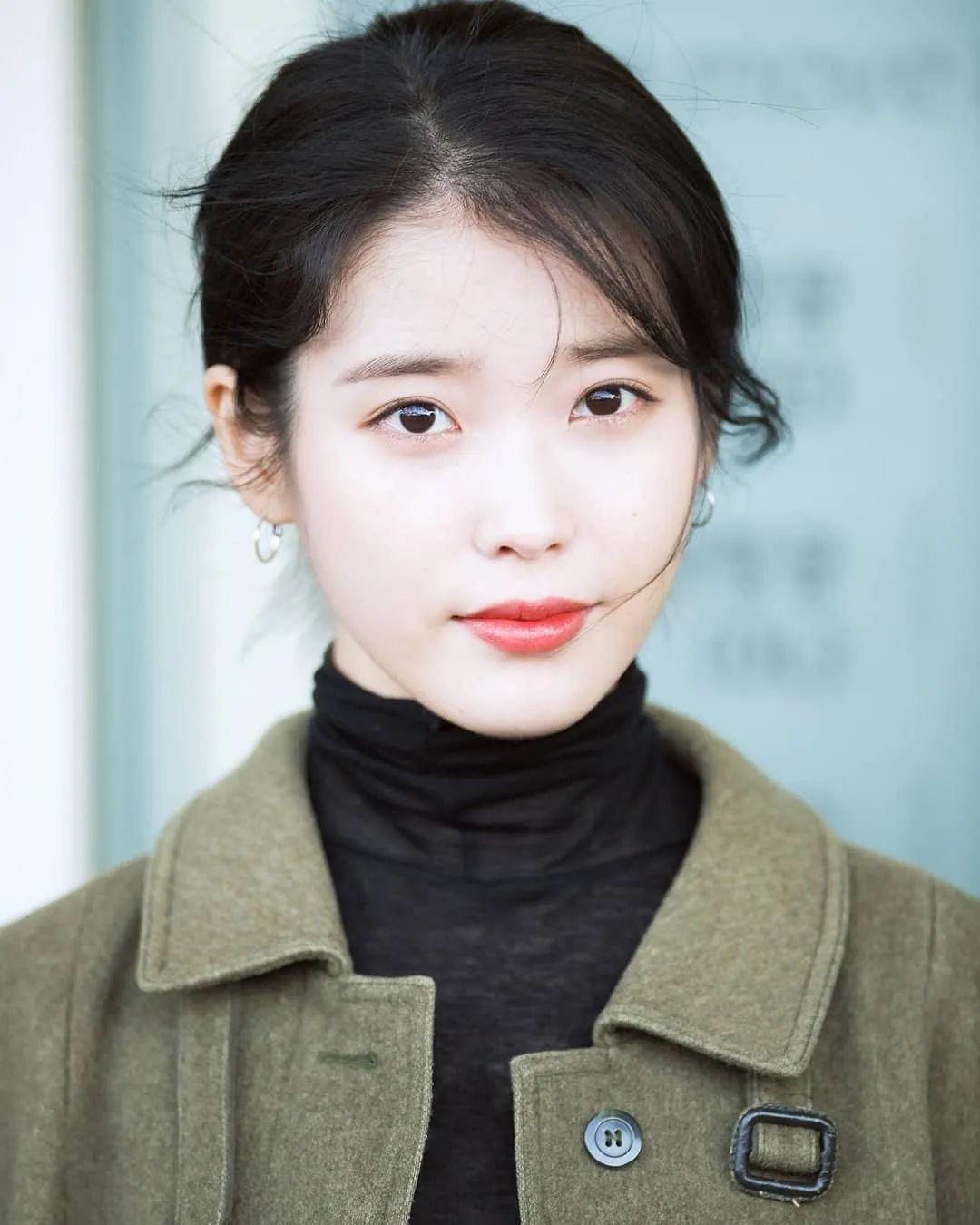 五官扁平，眼睛小，鼻子塌的女生怎么打扮才好看？