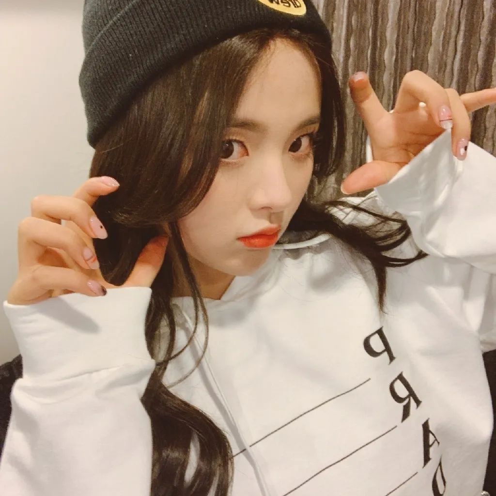 Lisa、宋妍霏……同款美甲，我都给你们扒出来了！