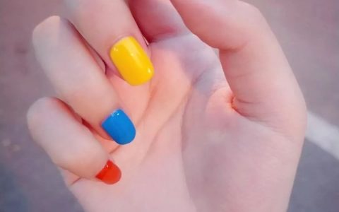 快看！彩虹色系、小清新美甲是你喜欢的风格吗？
