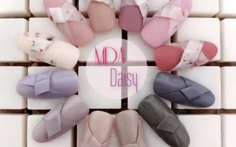 有点复古的日系立体蝴蝶结美甲