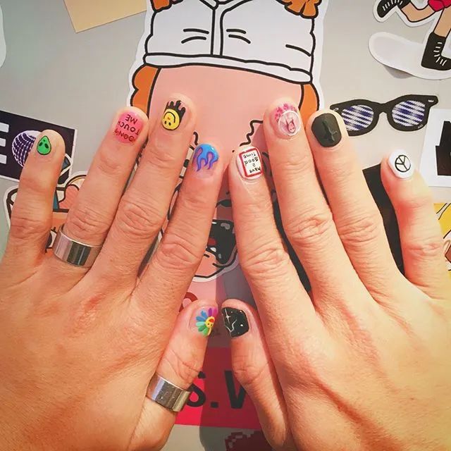 Lisa、宋妍霏……同款美甲，我都给你们扒出来了！