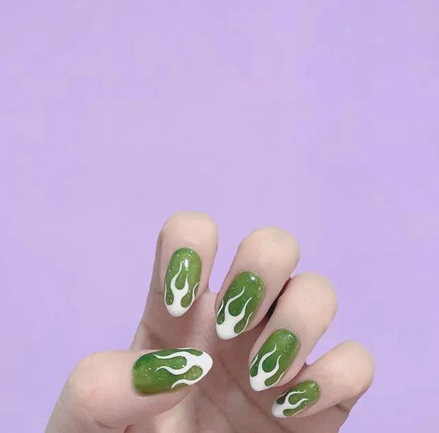 今天吃瓜吃累了，还是看点欧美风美甲养养眼吧
