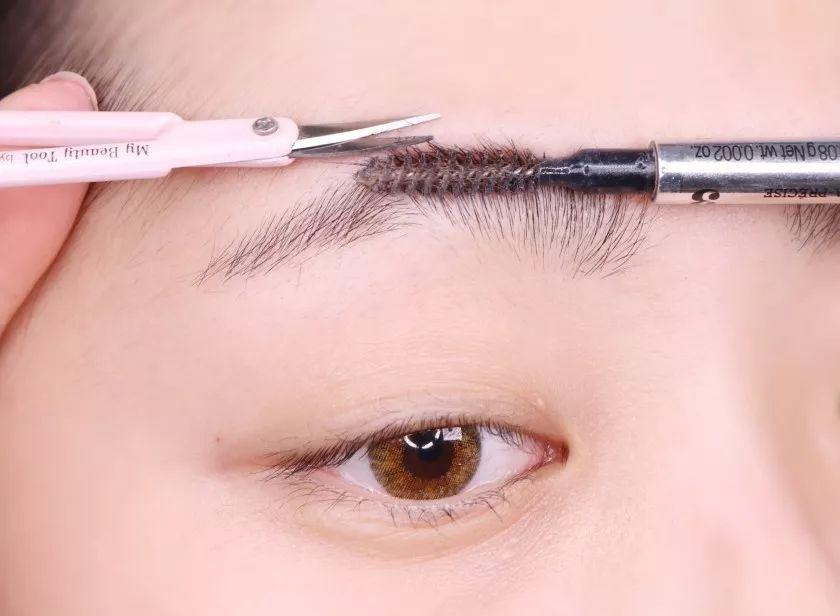眉毛怎么都画不好？你需要新手化妆专属的画眉教程！