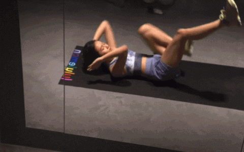 黄磊女儿穿露腰bra上热搜引争议：孙莉，你怎么养的女儿！