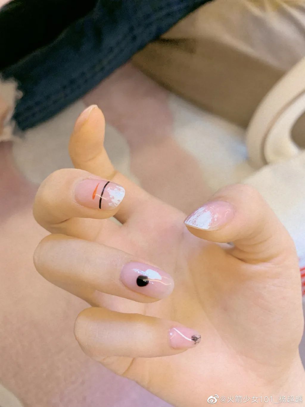 Lisa、宋妍霏……同款美甲，我都给你们扒出来了！