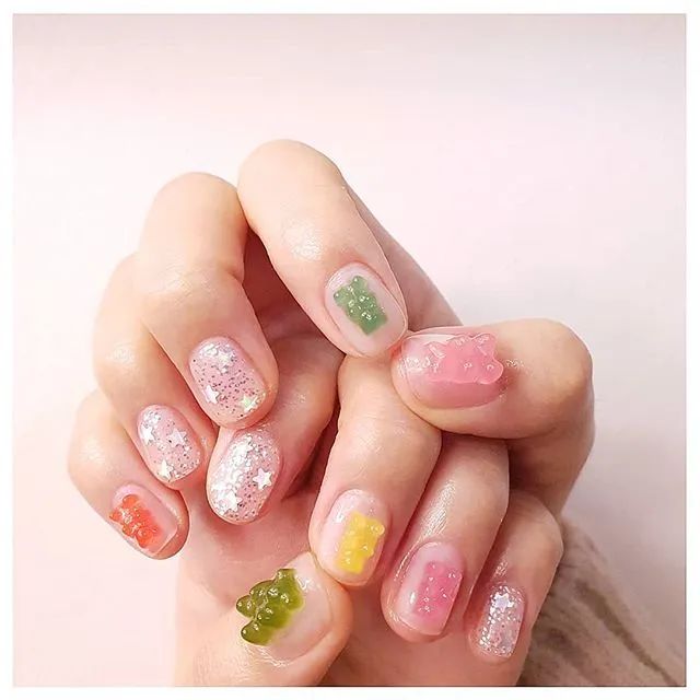 Lisa、宋妍霏……同款美甲，我都给你们扒出来了！