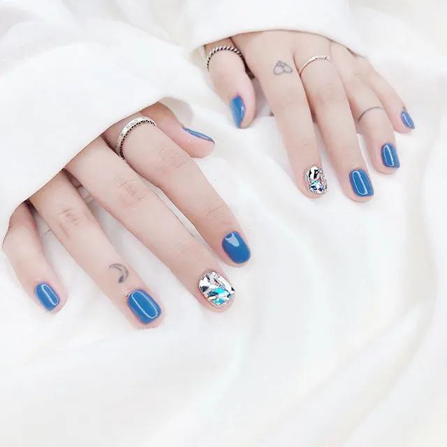 高级！这才是蓝色美甲的正确打开方式