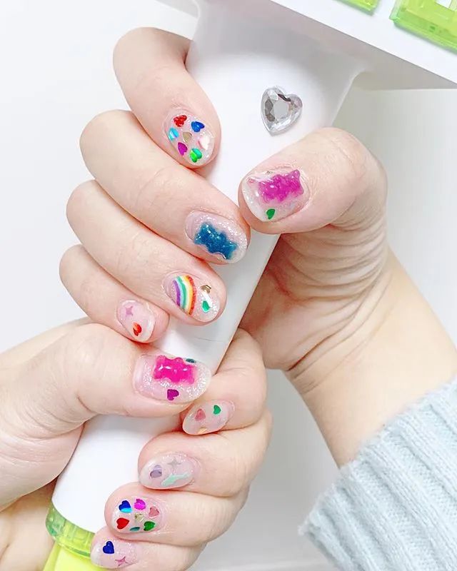 Lisa、宋妍霏……同款美甲，我都给你们扒出来了！