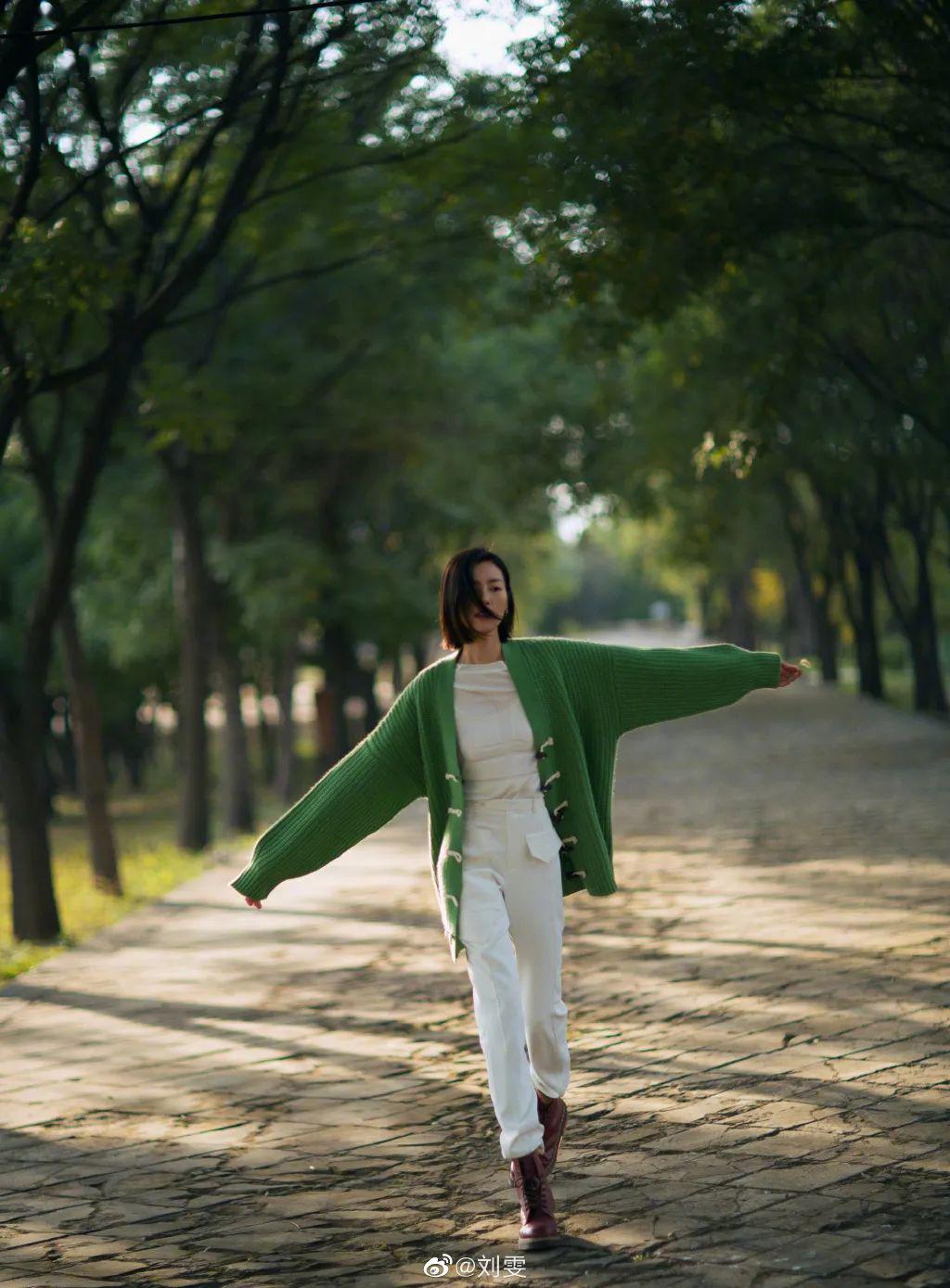 今年春夏超流行的4组配色，穿对了巨显白巨显贵！