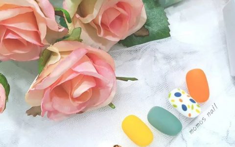 韩式花花美甲清新又可爱