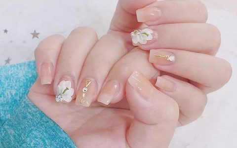 美出天际的日系立体雕花美甲