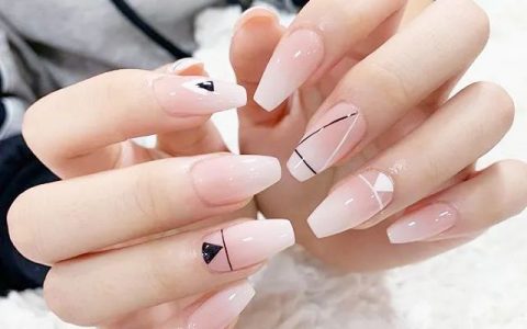 Lisa、宋妍霏……同款美甲，我都给你们扒出来了！