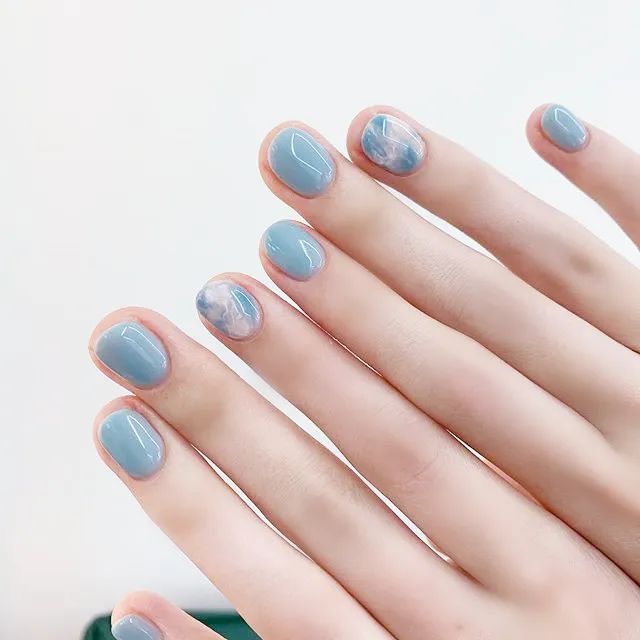 高级！这才是蓝色美甲的正确打开方式