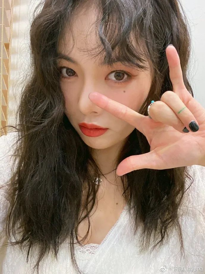 Lisa、宋妍霏……同款美甲，我都给你们扒出来了！