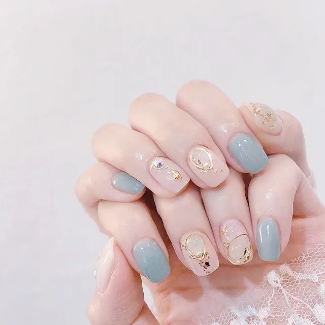 高级！这才是蓝色美甲的正确打开方式