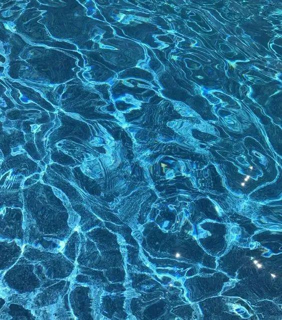 今年春夏超流行的4组配色，穿对了巨显白巨显贵！