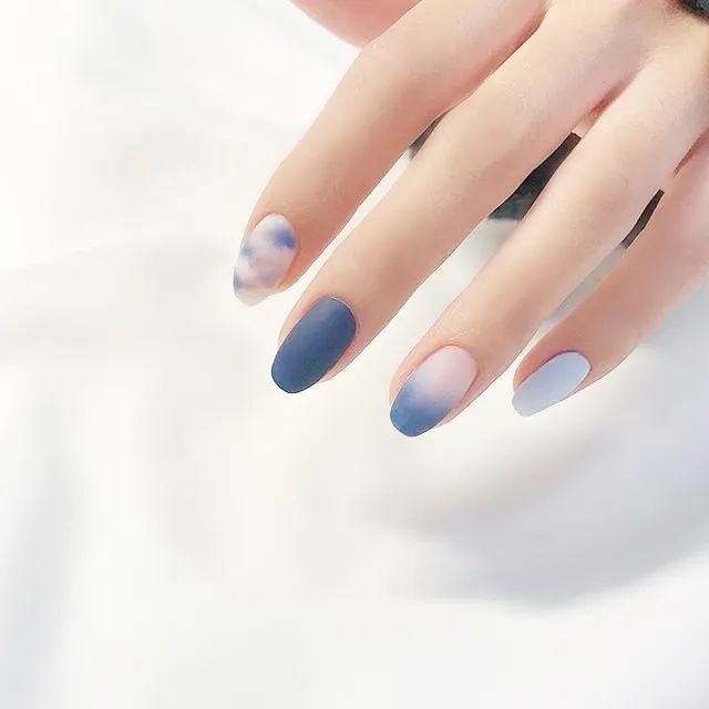 高级！这才是蓝色美甲的正确打开方式