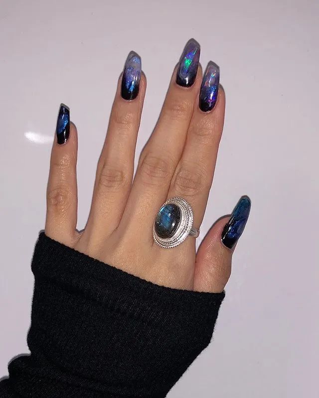 今天吃瓜吃累了，还是看点欧美风美甲养养眼吧