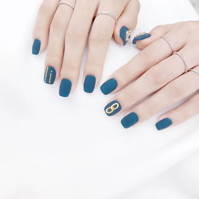 高级！这才是蓝色美甲的正确打开方式