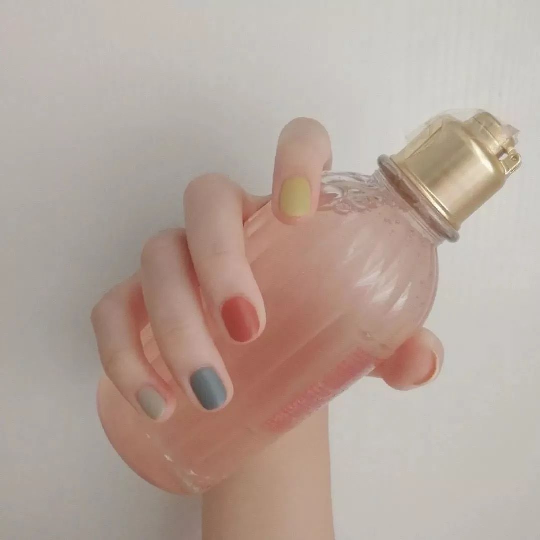 快看！彩虹色系、小清新美甲是你喜欢的风格吗？