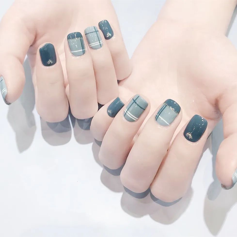 高级！这才是蓝色美甲的正确打开方式