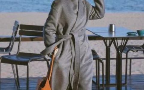 女人到了中年，放弃牛仔裤配运动鞋吧！瞧三木妈妈这样穿，太气质