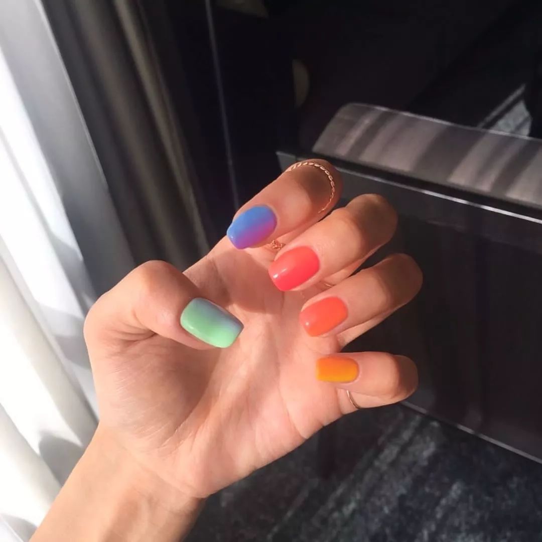 快看！彩虹色系、小清新美甲是你喜欢的风格吗？