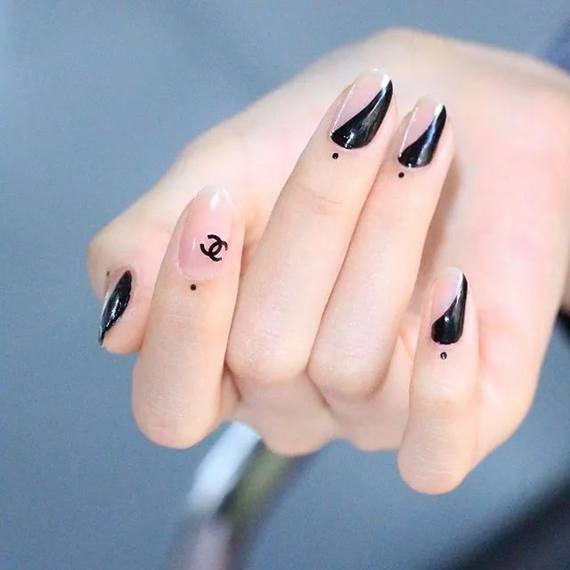 Lisa、宋妍霏……同款美甲，我都给你们扒出来了！