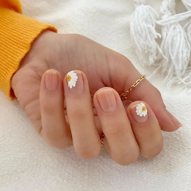 Lisa、宋妍霏……同款美甲，我都给你们扒出来了！