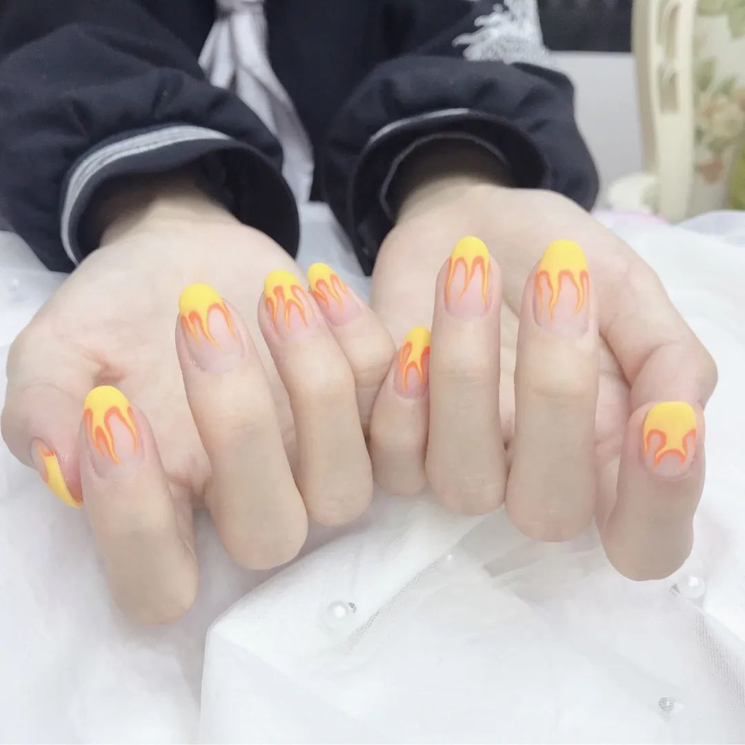 今天吃瓜吃累了，还是看点欧美风美甲养养眼吧