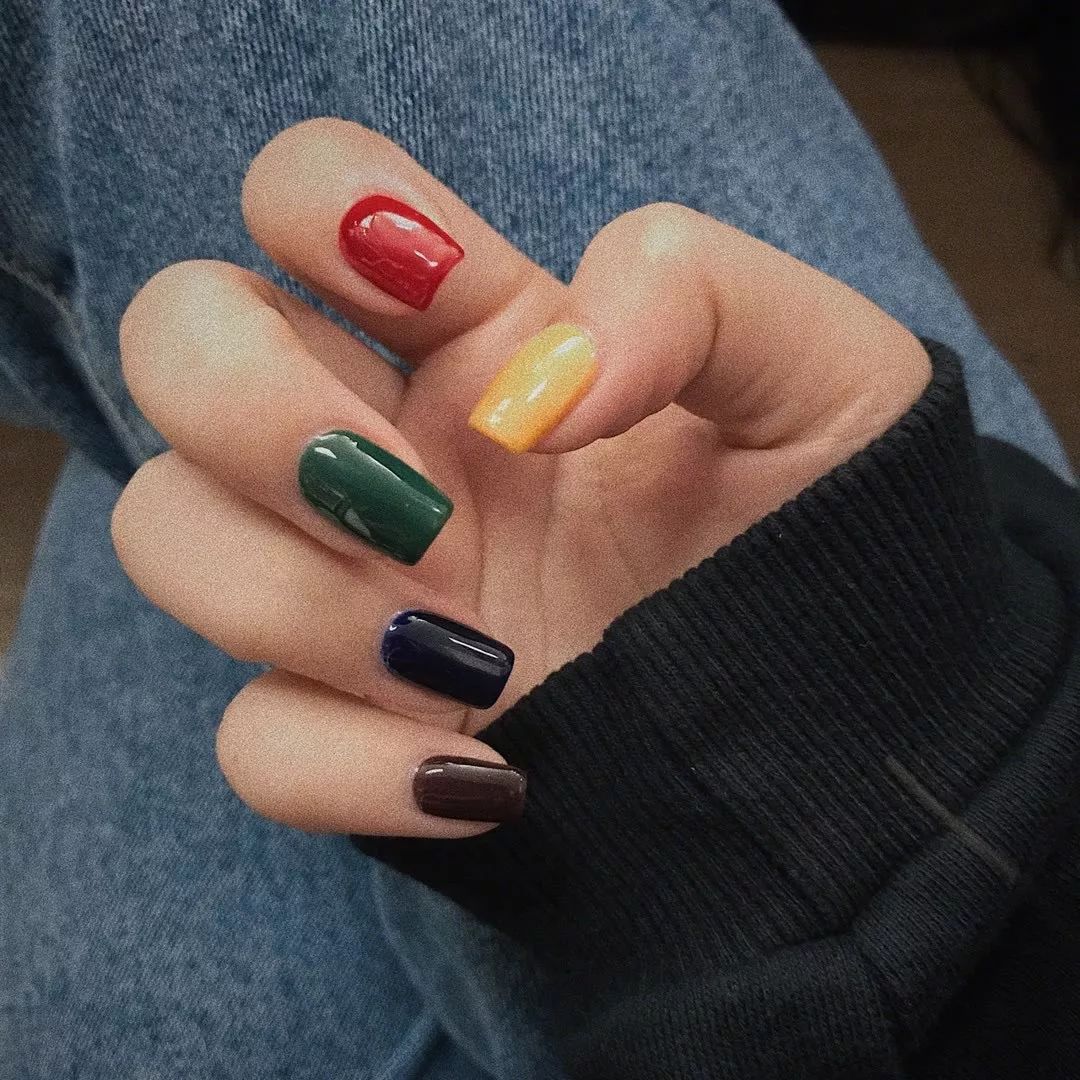 快看！彩虹色系、小清新美甲是你喜欢的风格吗？